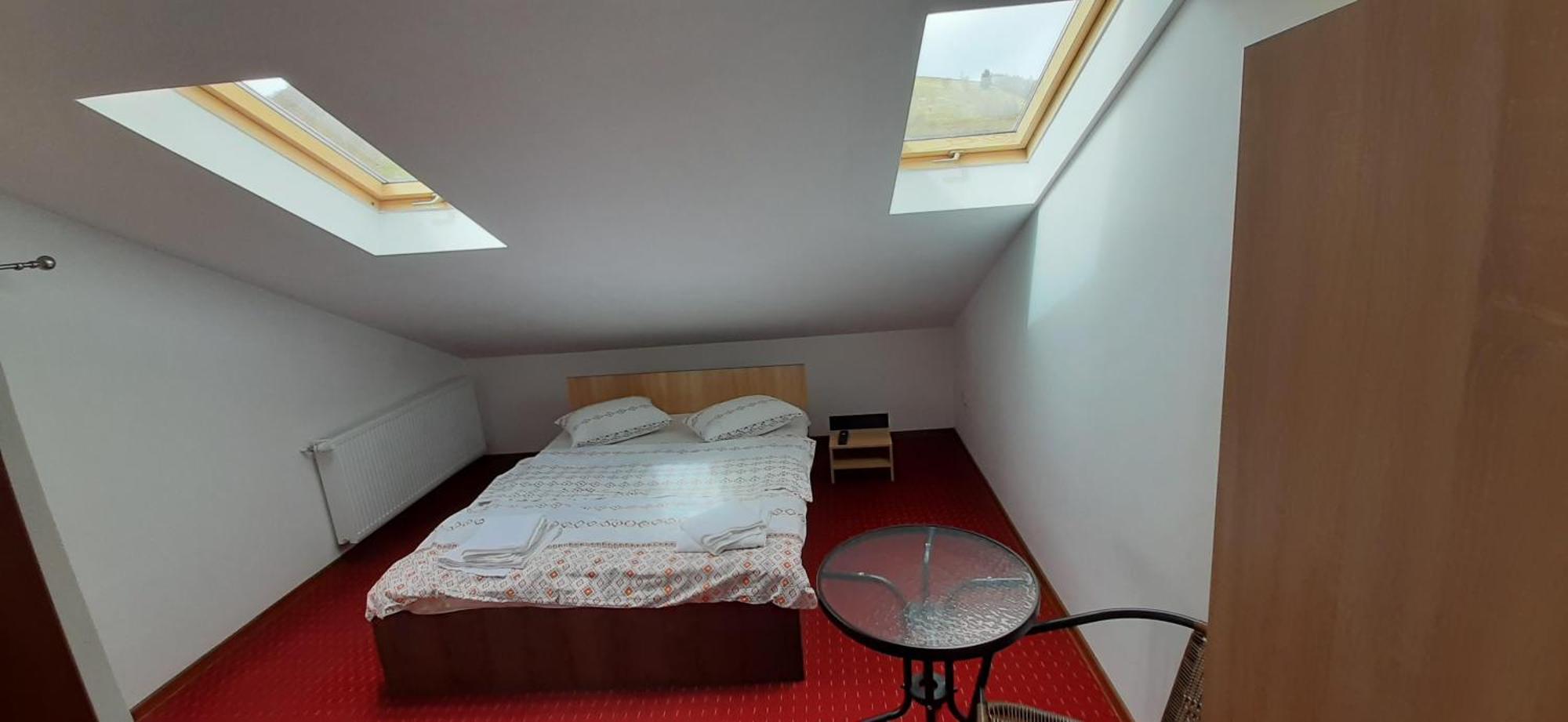 בראן Pensiunea Montan Din Bran,Sat Simon Spa Indoor חדר תמונה