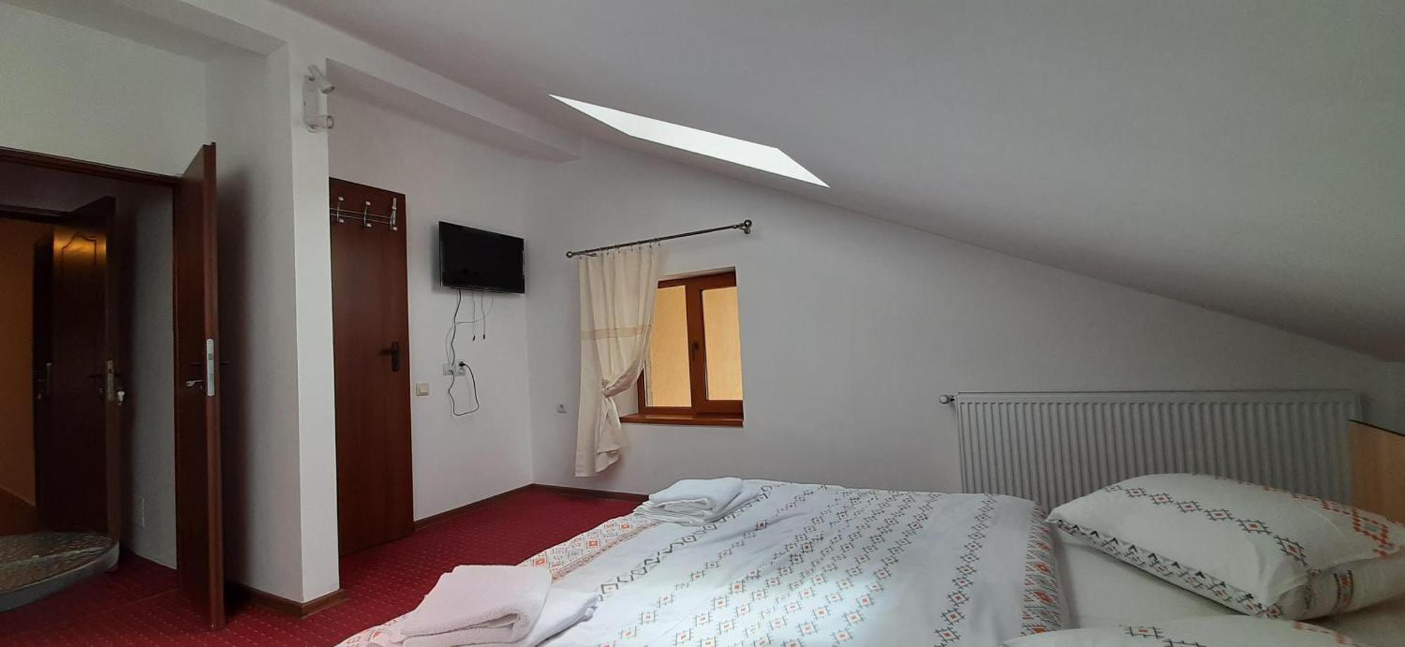 בראן Pensiunea Montan Din Bran,Sat Simon Spa Indoor חדר תמונה